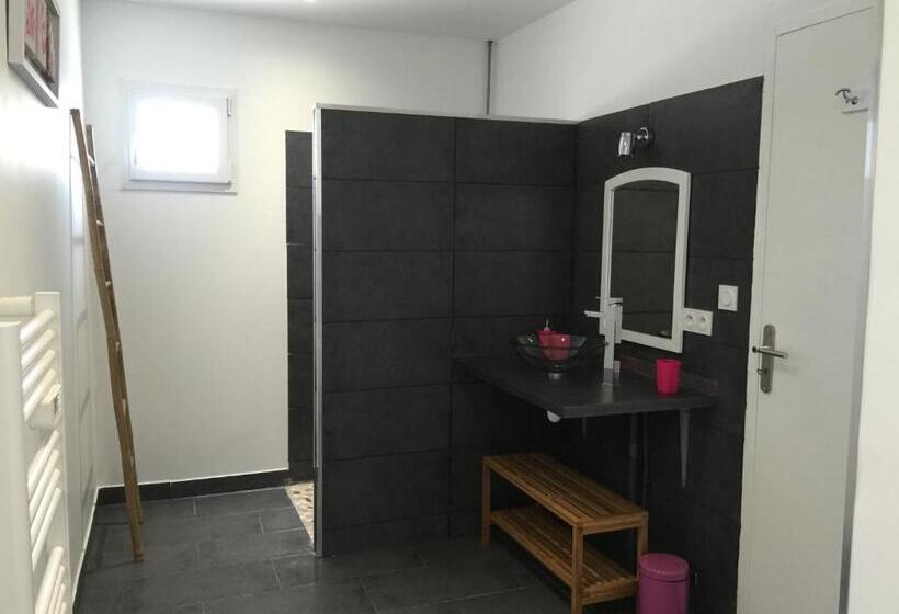 غرفة ديلوكس مزودة بتراس, Chambres D Hôtes Le Mas Du Bijou Bleu