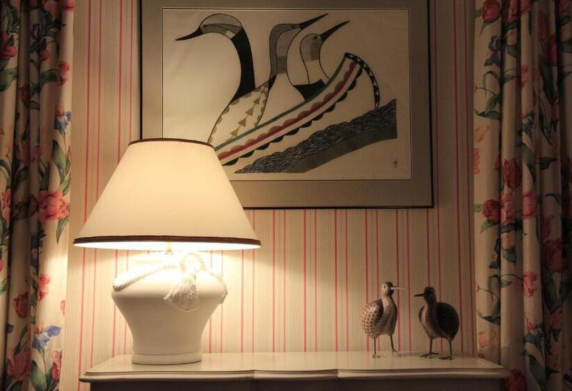 جناح, Château De La Marronnière