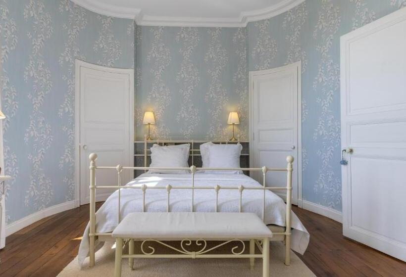 جناح, Château De La Marronnière