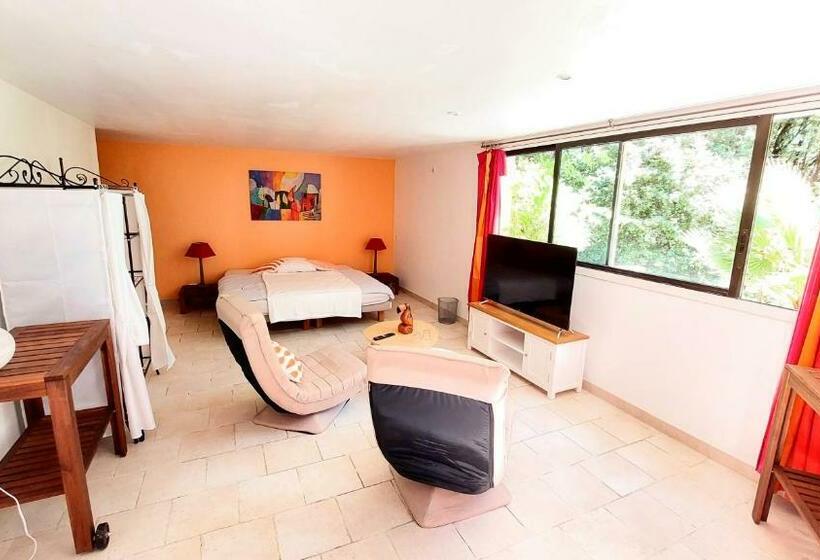 סוויטה, La Devinière