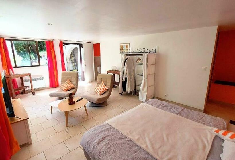 סוויטה, La Devinière