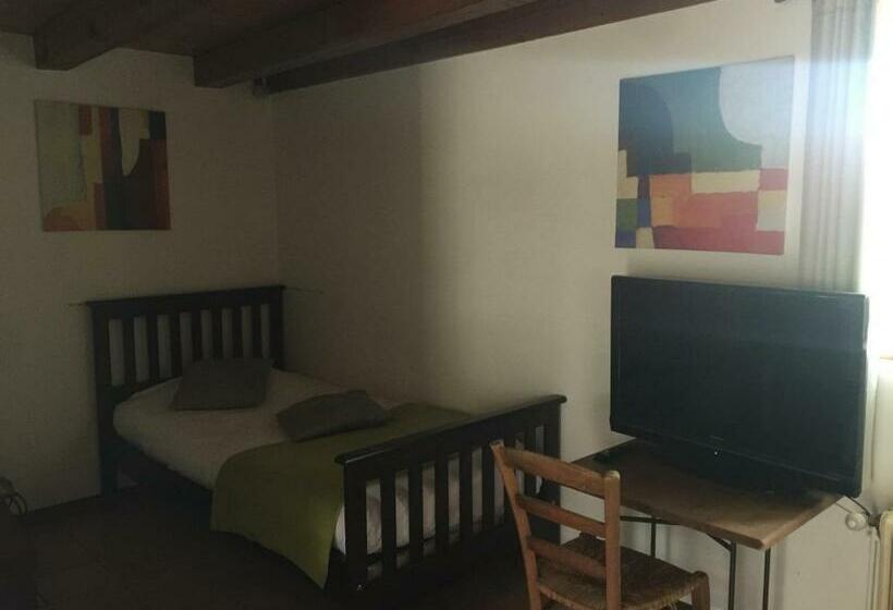 חדר סטנדרט לשלושה עם נוף לגינה, Le Moulin De Champagne