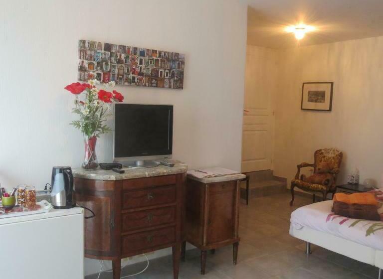 اتاق استاندارد, Mas Myro