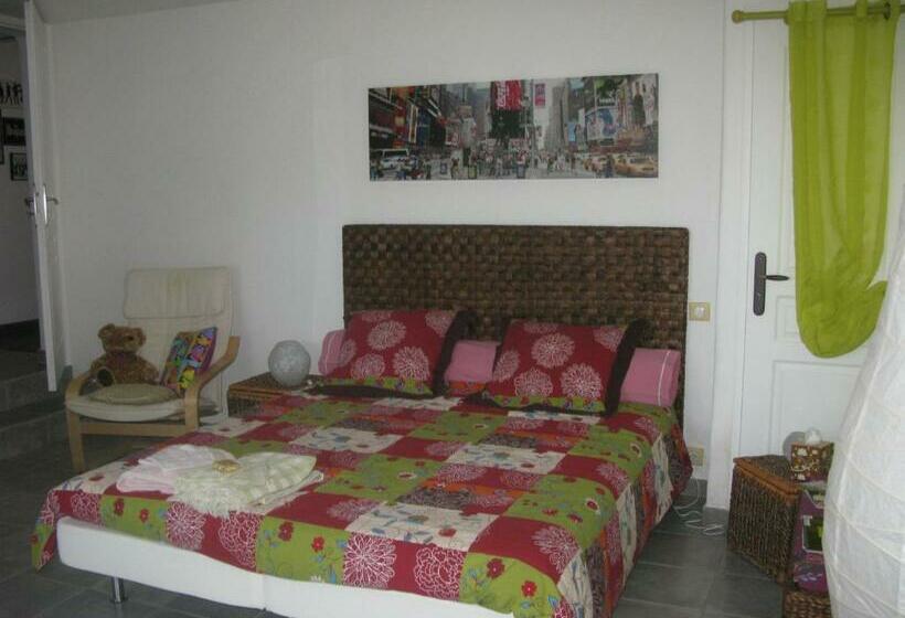 اتاق استاندارد, Mas Myro