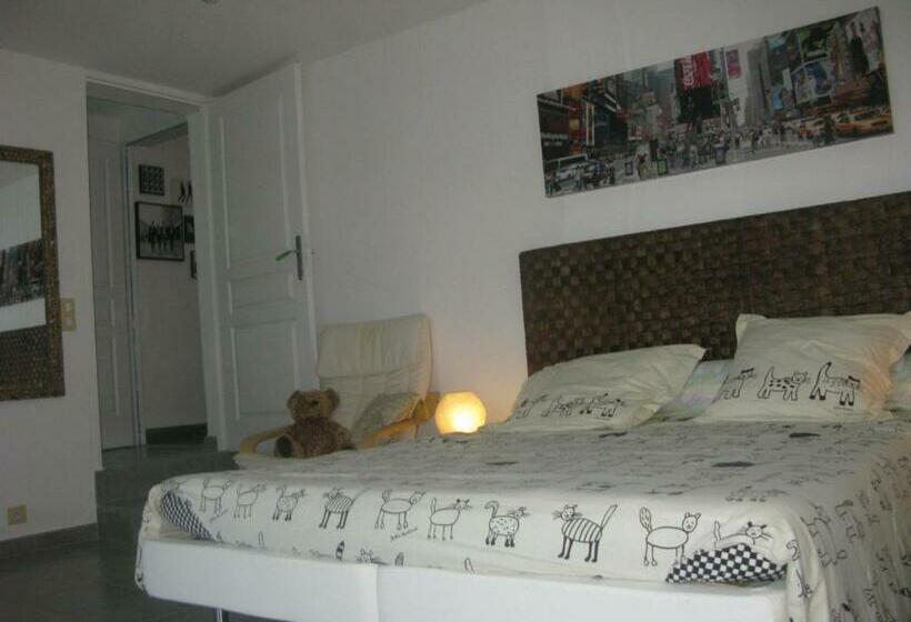 اتاق استاندارد, Mas Myro