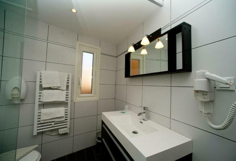 חדר קומפורט עם נוף לים, Restaurant De La Tour