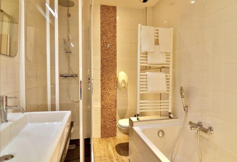 高级海景房, Restaurant De La Tour