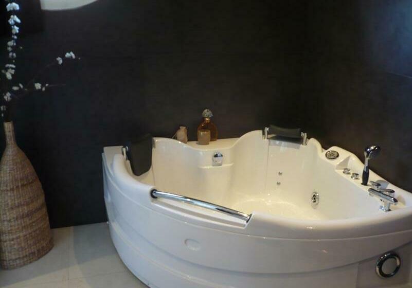 חדר דלוקס, Chateau De Valloubiere