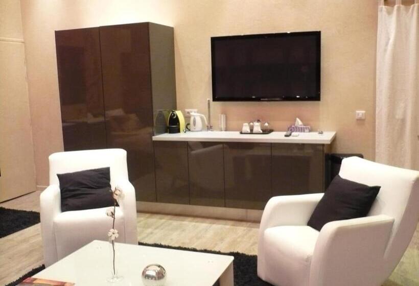 סוויטה דלוקס, Chateau De Valloubiere