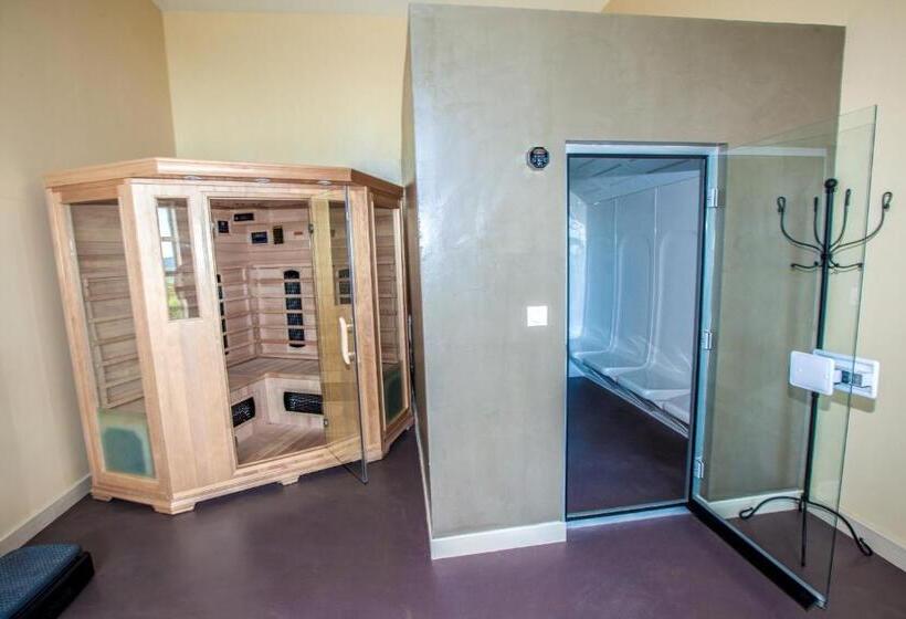 חדק דלוקס עם ג'קוזי, Chateau De Valloubiere