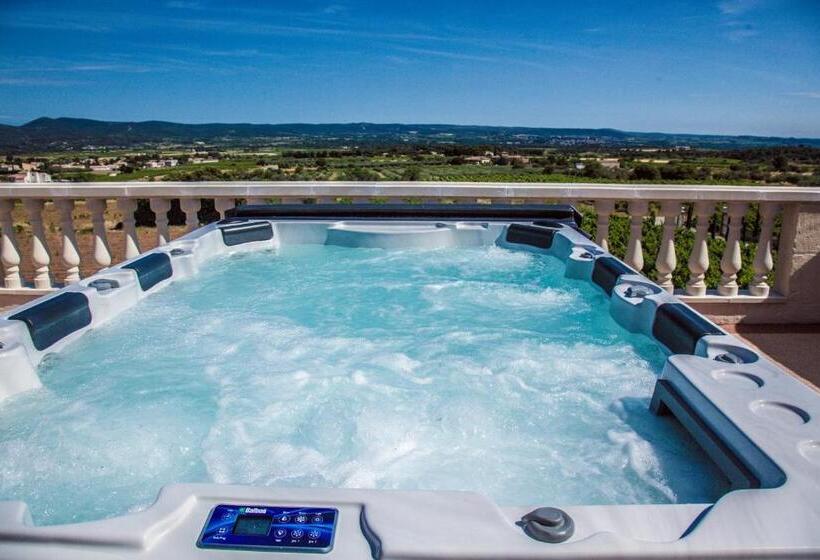 חדק דלוקס עם ג'קוזי, Chateau De Valloubiere