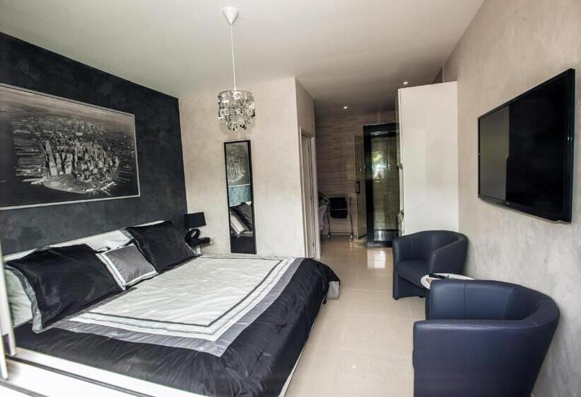 חדק דלוקס עם ג'קוזי, Chateau De Valloubiere