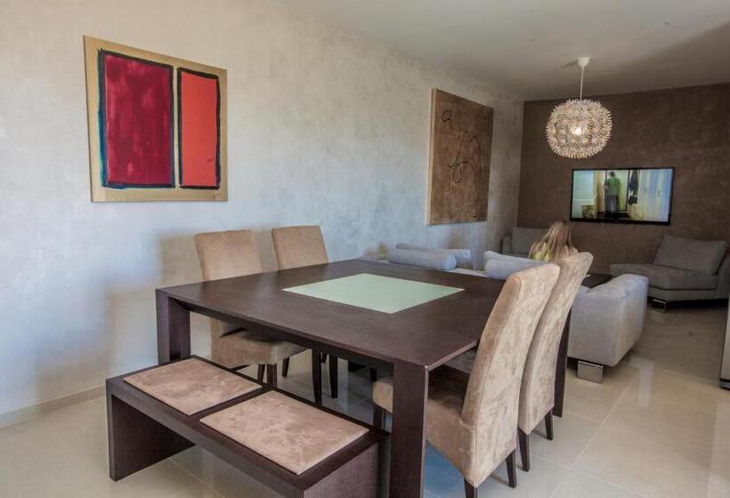 דירת חדר עם טרסה, Chateau De Valloubiere