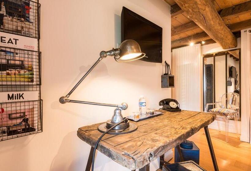 컴포트 룸, Ferme Elhorga