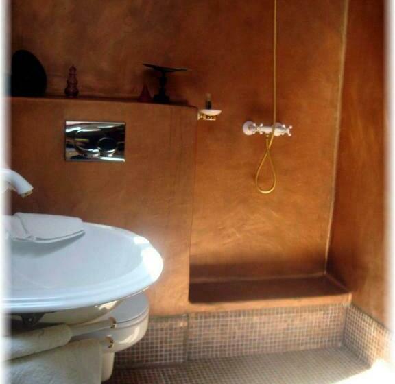 コンフォートルーム, La Becassiere