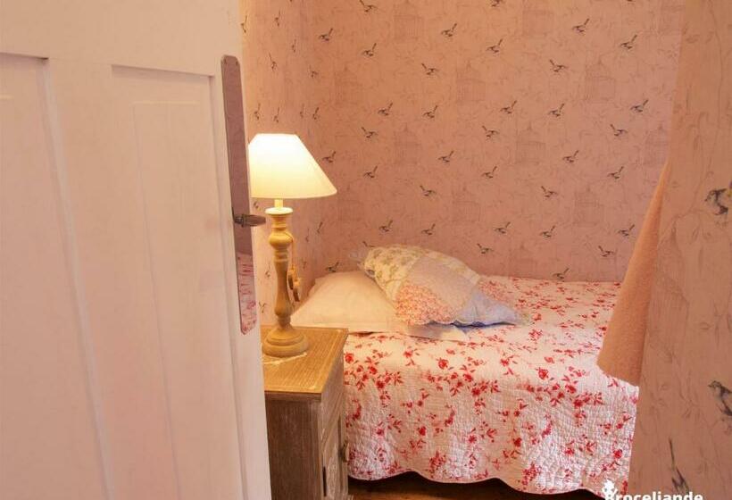 컴포트 트리플 룸, La Maison Rouge Brocéliande