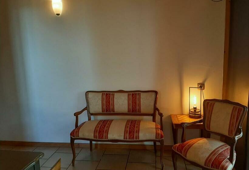 غرفة قياسية ثلاثية مزودة بتراس, Le Grand Noyer