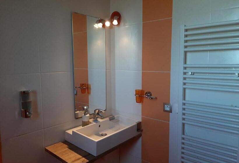 غرفة قياسية ثلاثية مزودة بتراس, Le Grand Noyer