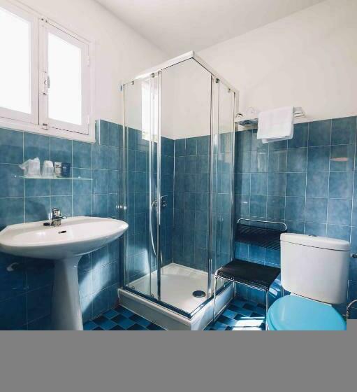 חדר משפחתי, Chez Marie