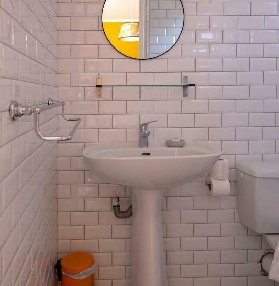 חדר משפחתי, Chez Marie