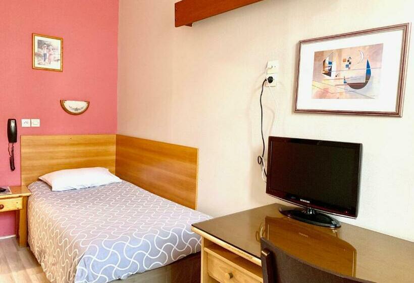 标准单人间, De L'academie