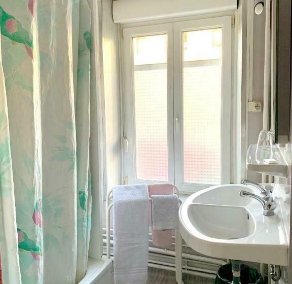 标准三人间, De L'academie