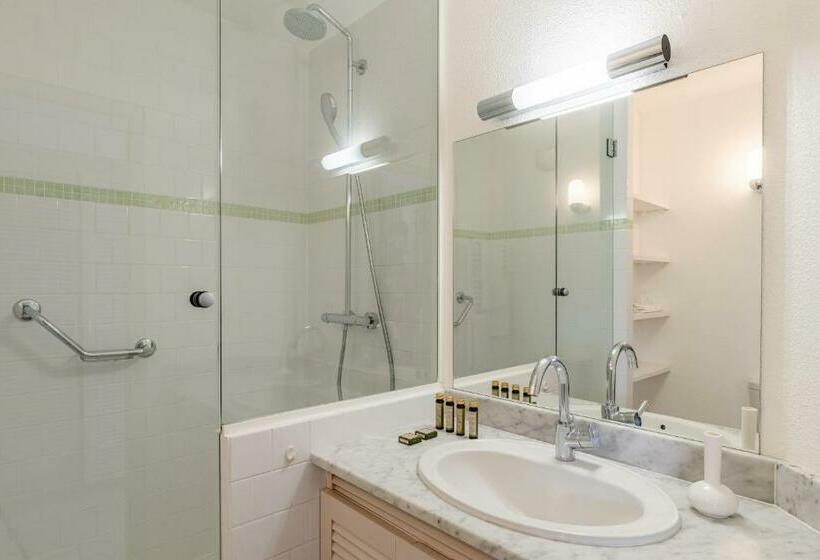 غرفة أساسية, La Pinède