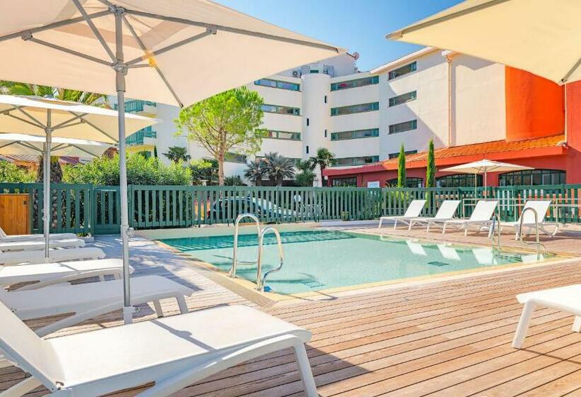 غرفة أساسية, La Pinède