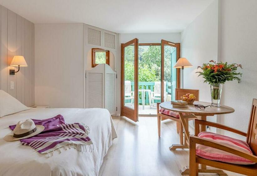 غرفة أساسية, La Pinède