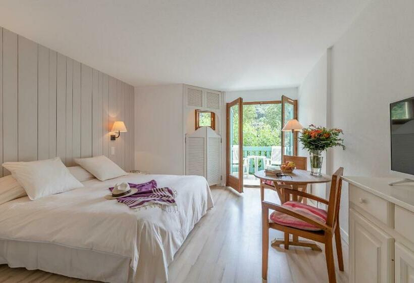 غرفة أساسية, La Pinède