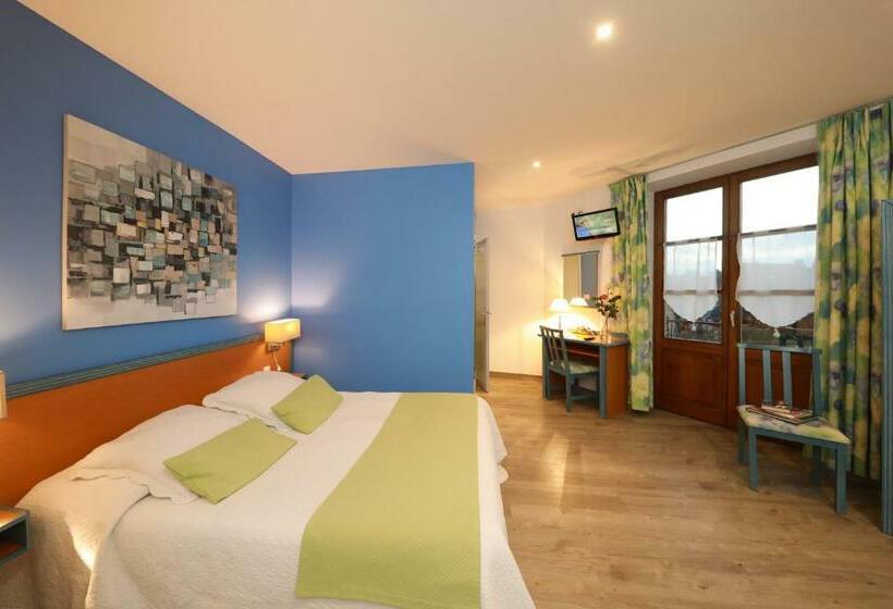 חדר סטנדרט לארבעה, Restaurant 3 Châteaux