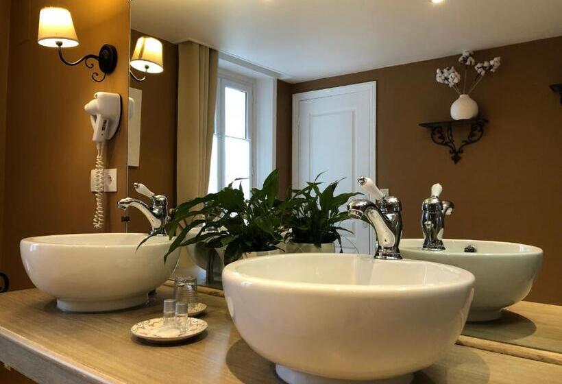 高级大房间, Enclos De L'evêché