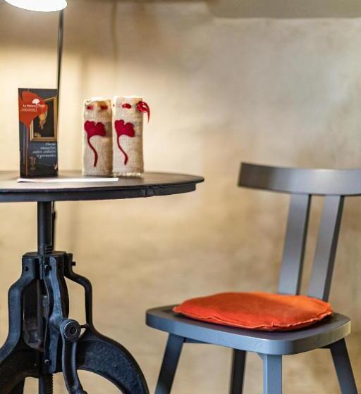 اتاق اجرایی, La Maison Pavie