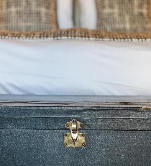 اتاق اجرایی, La Maison Pavie