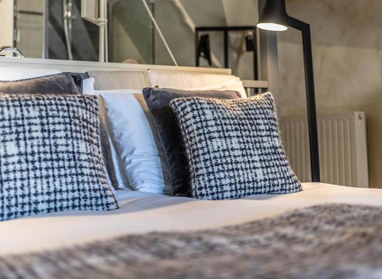 اتاق اجرایی, La Maison Pavie