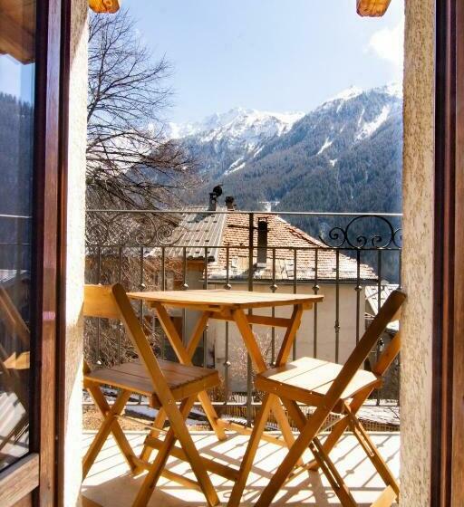 اتاق استاندارد چهار تخته, Chalet Hotel La Tarine