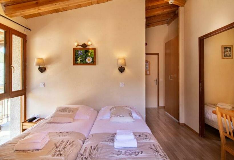 Pokój Czteroosobowy Standard, Chalet Hotel La Tarine