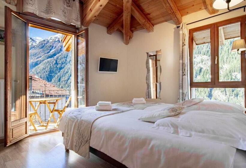 اتاق استاندارد چهار تخته, Chalet Hotel La Tarine