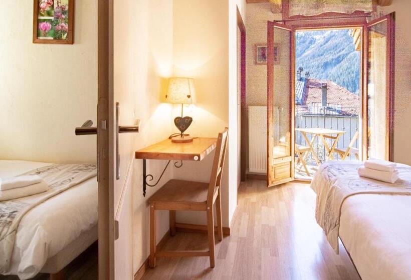 اتاق استاندارد چهار تخته, Chalet Hotel La Tarine