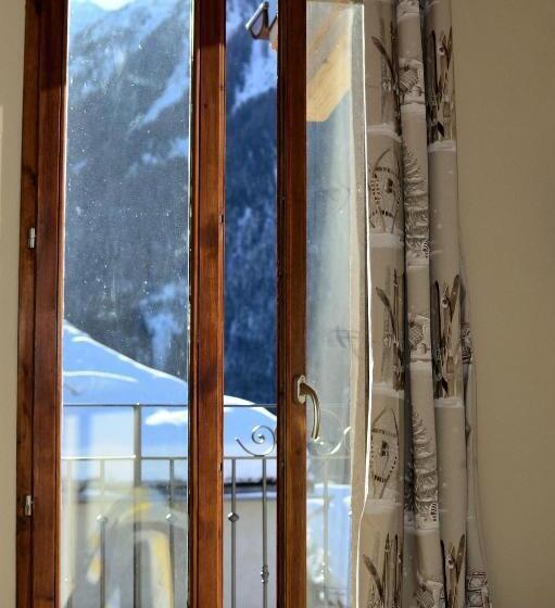 اتاق استاندارد چهار تخته, Chalet Hotel La Tarine