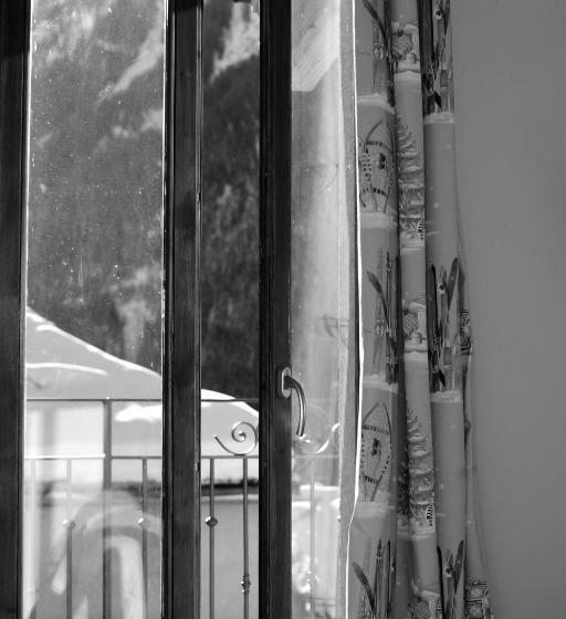 اتاق استاندارد چهار تخته, Chalet Hotel La Tarine