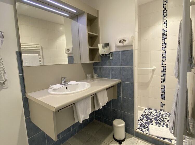 غرفة قياسية رباعية, Contact Hôtel   Motel Les Bleuets