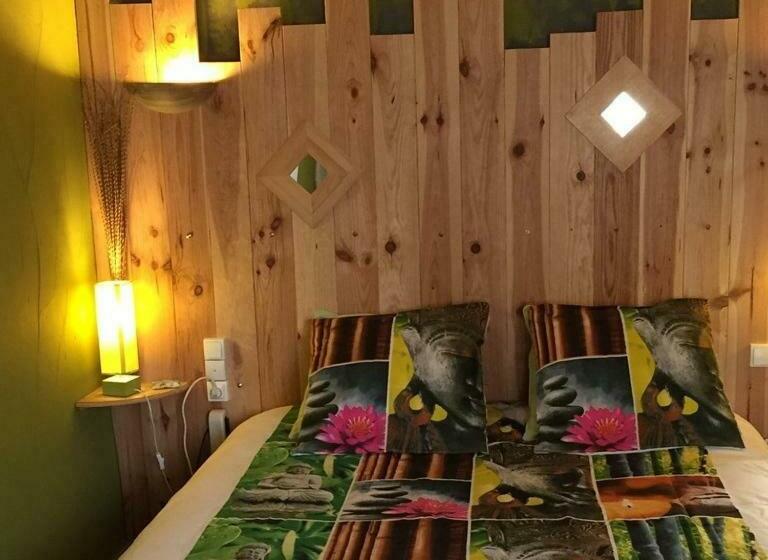 חדר סטנדרט לארבעה, Ariane