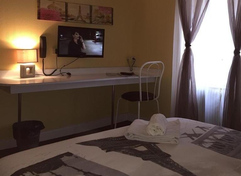 חדר סטנדרט לשלושה, Ariane