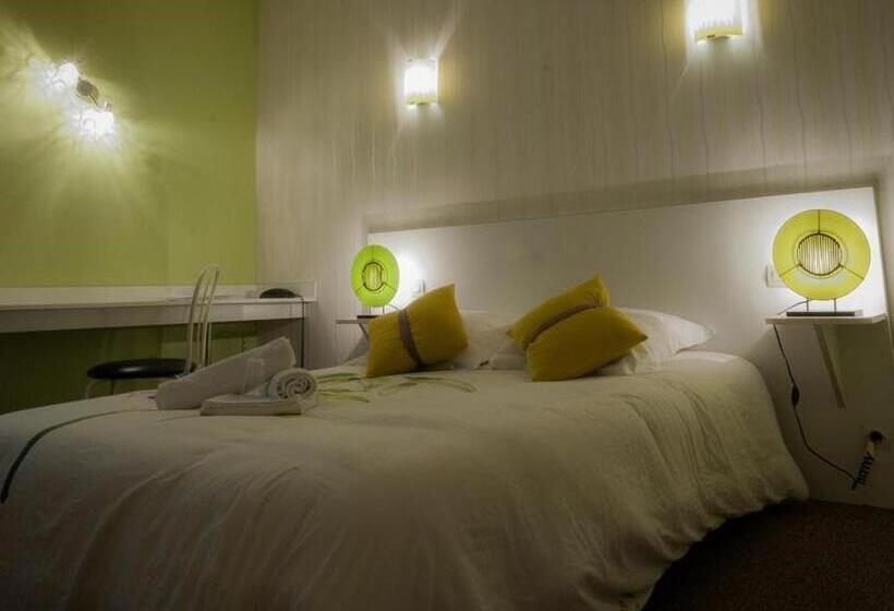 חדר סטנדרט לשלושה, Ariane