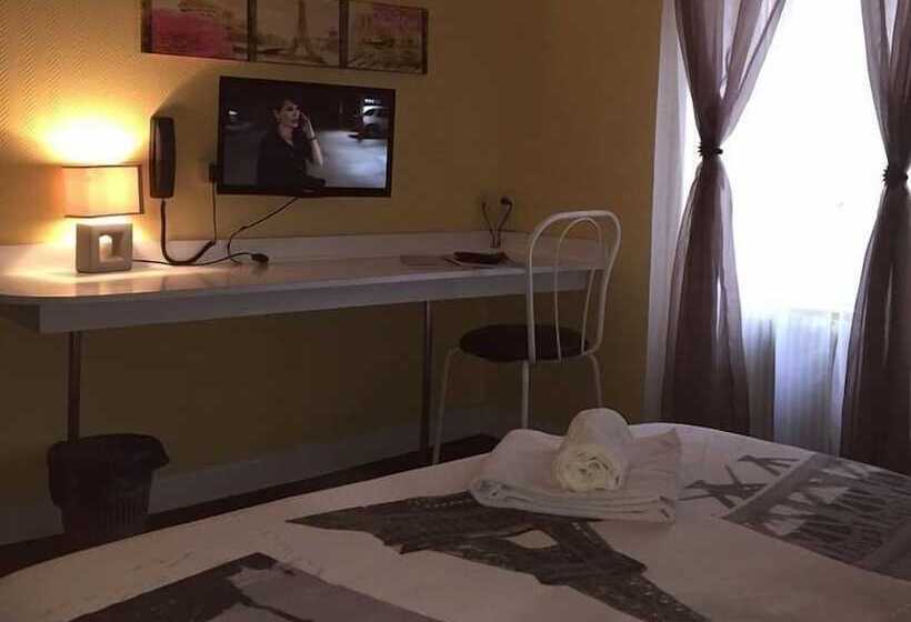 חדר סטנדרט לשלושה, Ariane