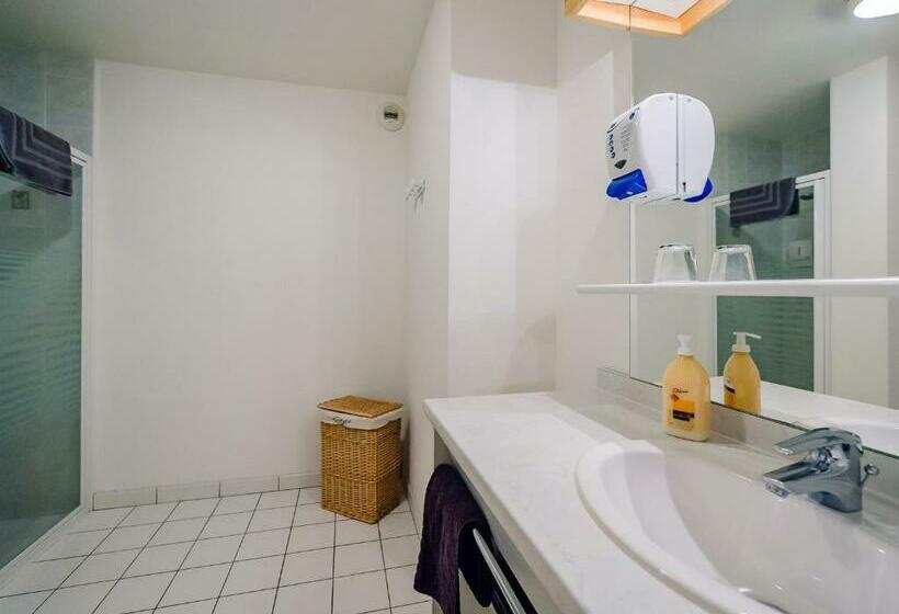 غرفة قياسية رباعية, Auberge De Liezey