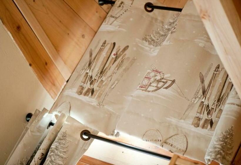 اتاق استاندارد چهار تخته, Chalet Hotel La Tarine