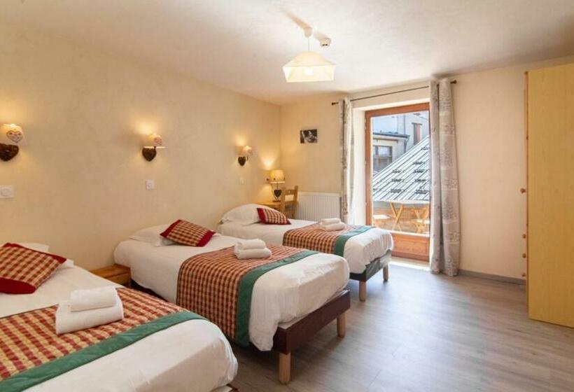 اتاق استاندارد سه نفره, Chalet Hotel La Tarine