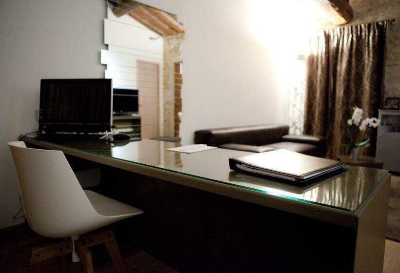 Полулюкс, Domaine De Verchant & Spa   Relais & Châteaux